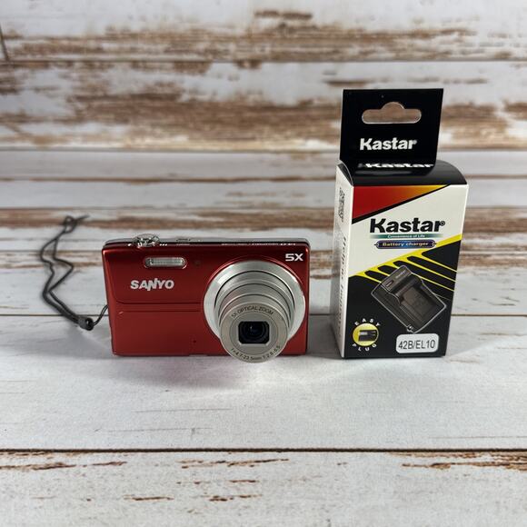 Sanyo VPC T1496 14.0MP 5x Zoom Digital Camera New Charger/Battery Tested